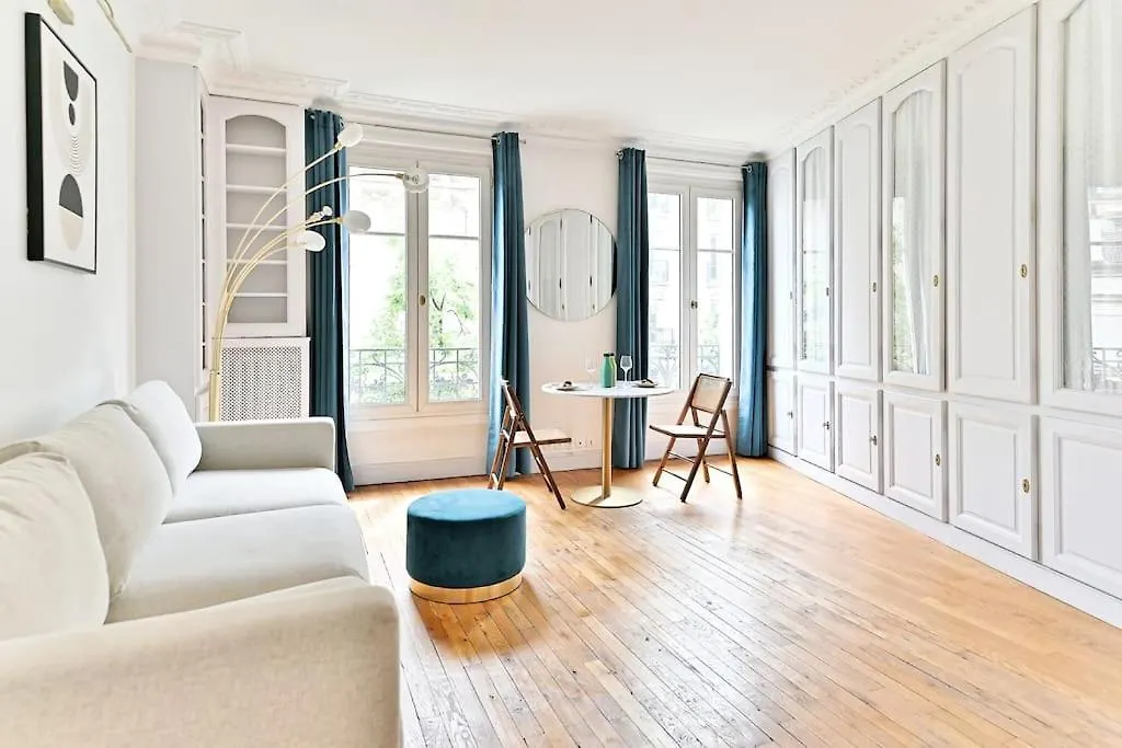 Appartement Haussmannien Lumineux Et Central- II Paris