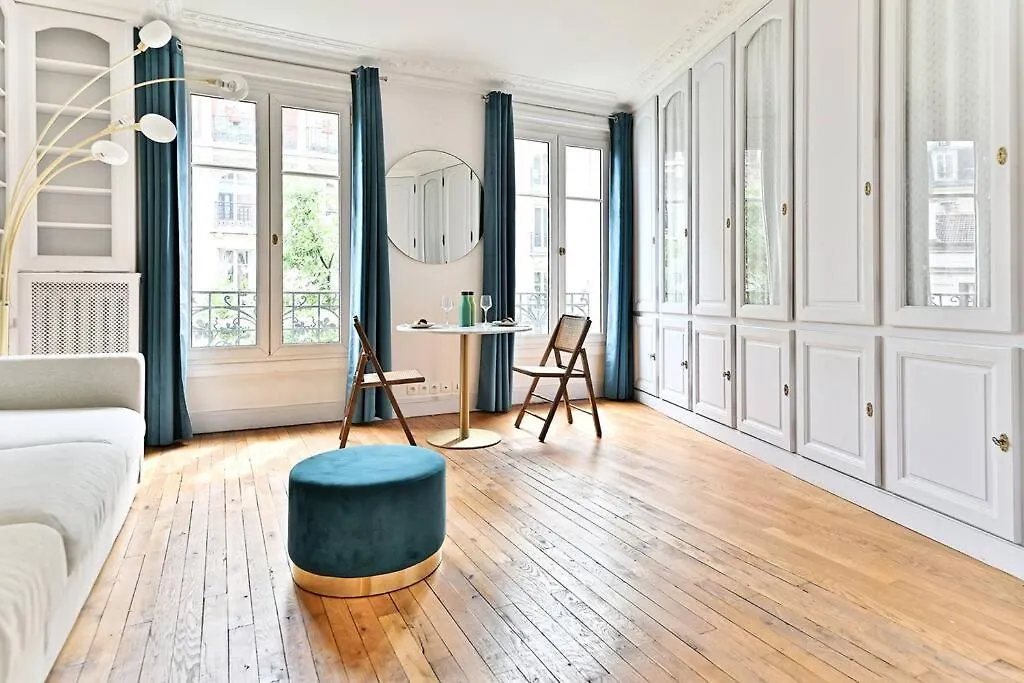 Appartement Haussmannien Lumineux Et Central- II Paris Apartment