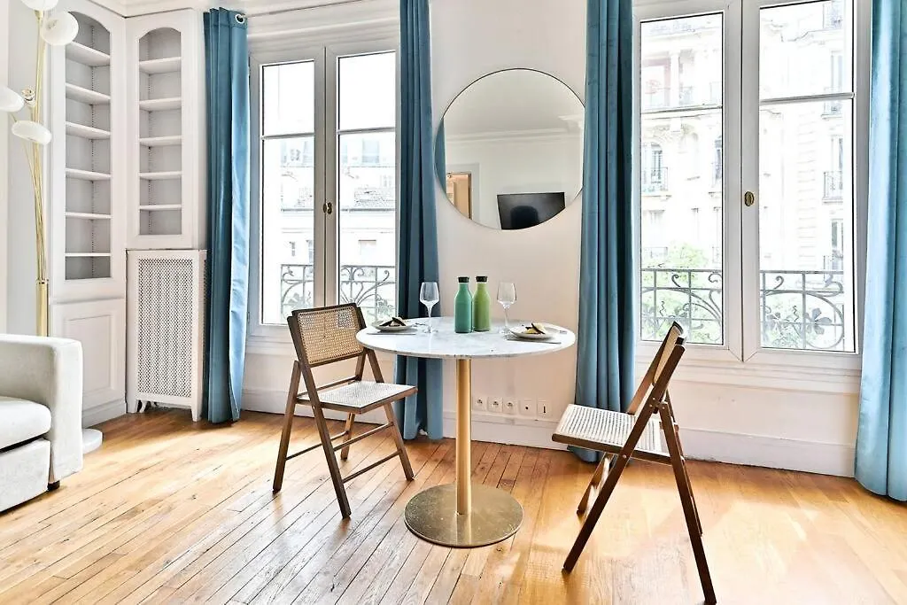 Appartement Haussmannien Lumineux Et Central- II Paris