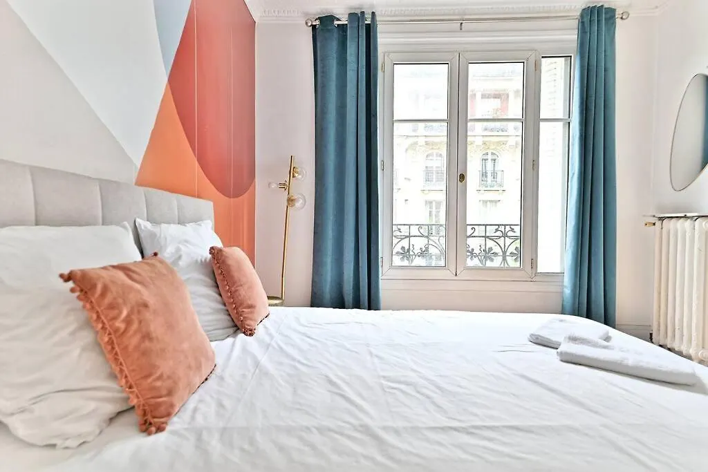 Appartement Haussmannien Lumineux Et Central- II Paris Apartment