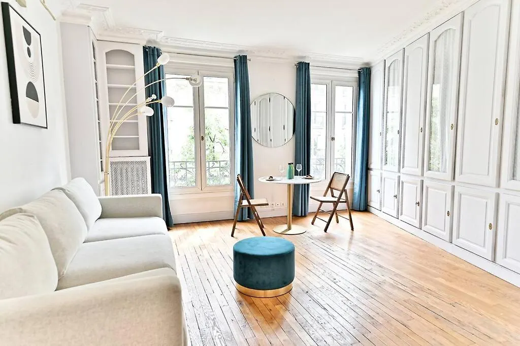 Appartement Haussmannien Lumineux Et Central- II Paris Apartment