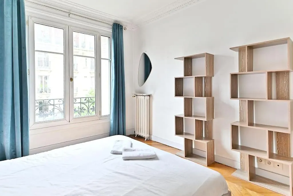 Appartement Haussmannien Lumineux Et Central- II Paris